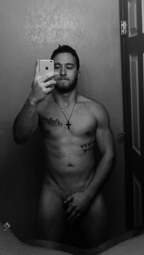 Nacktes geleaktes OnlyFans-Foto von Ray Monte