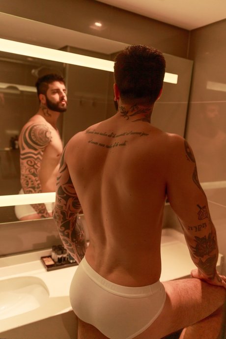 Nacktes geleaktes OnlyFans-Foto von Rafael Newbold
