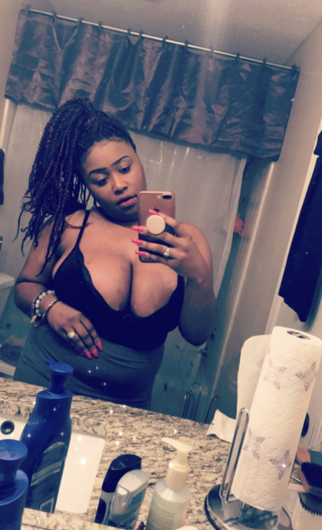 Nacktes geleaktes OnlyFans-Foto von Mariah
