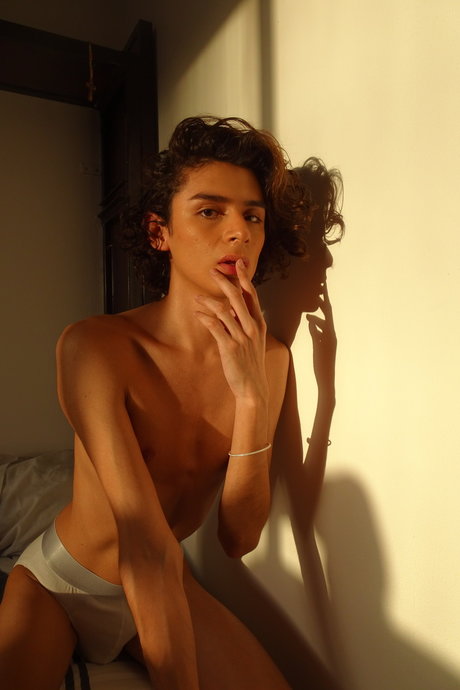 Nacktes geleaktes OnlyFans-Foto von Aris