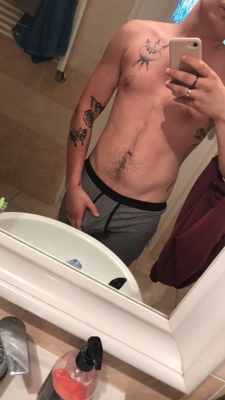 Nacktes geleaktes OnlyFans-Foto von Ronnie Milbs