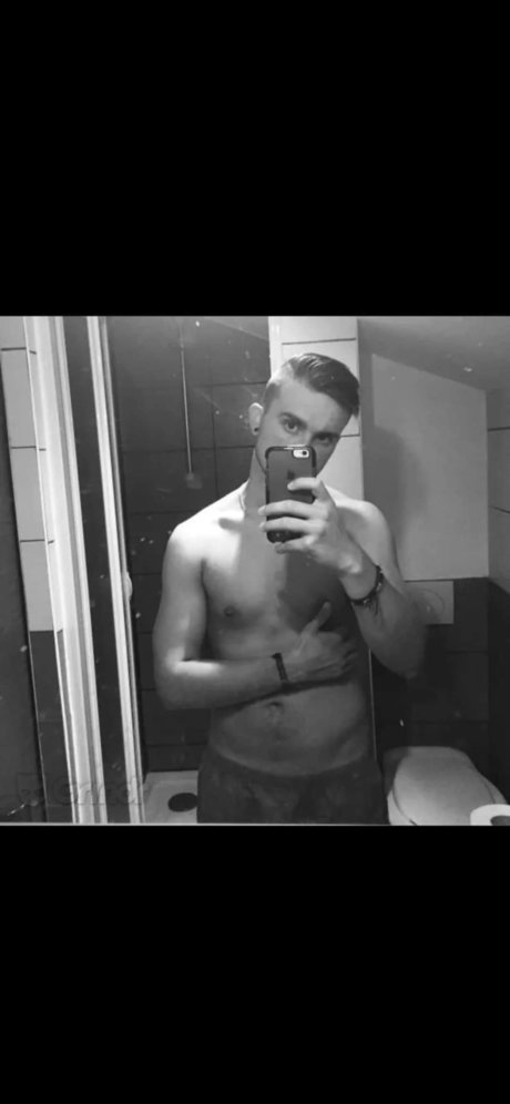 Nacktes geleaktes OnlyFans-Foto von Romain 