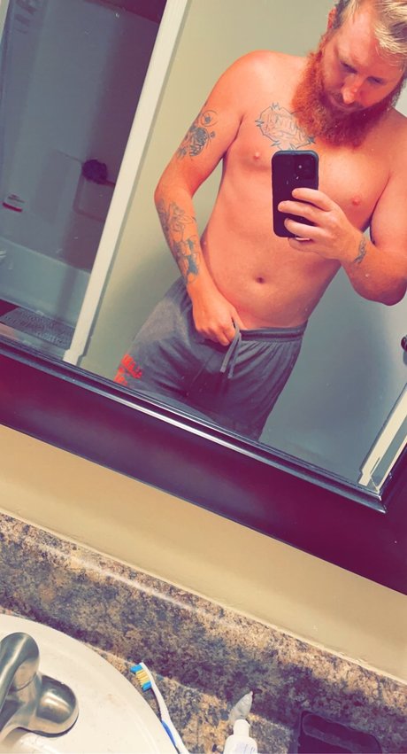 Nacktes geleaktes OnlyFans-Foto von Red