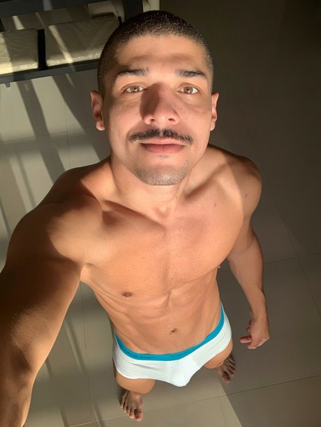Nacktes geleaktes OnlyFans-Foto von Mark Guz