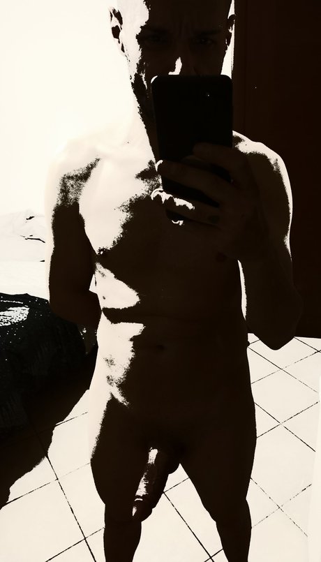 Nacktes geleaktes OnlyFans-Foto von Mario