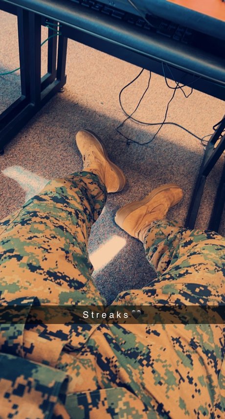 Nacktes geleaktes OnlyFans-Foto von Yourmilitaryman