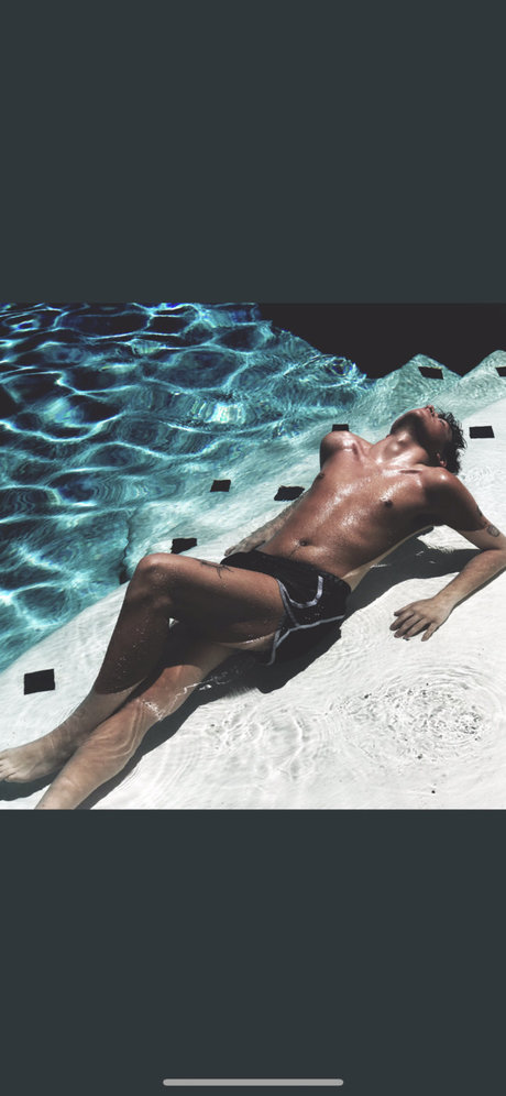 Nacktes geleaktes OnlyFans-Foto von Ashton Kole