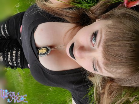 Nacktes geleaktes OnlyFans-Foto von Lillium Haze