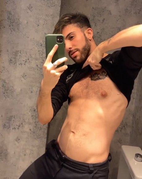 Nacktes geleaktes OnlyFans-Foto von Max Carioka