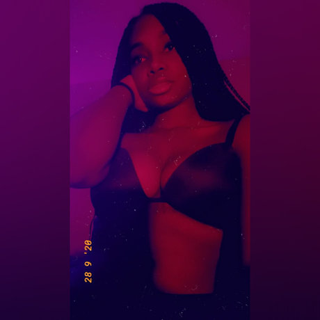 Nacktes geleaktes OnlyFans-Foto von Omnisexual Babe