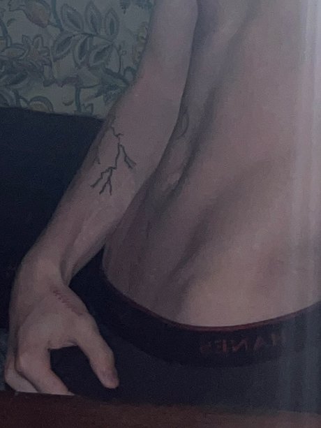 Nacktes geleaktes OnlyFans-Foto von Angel
