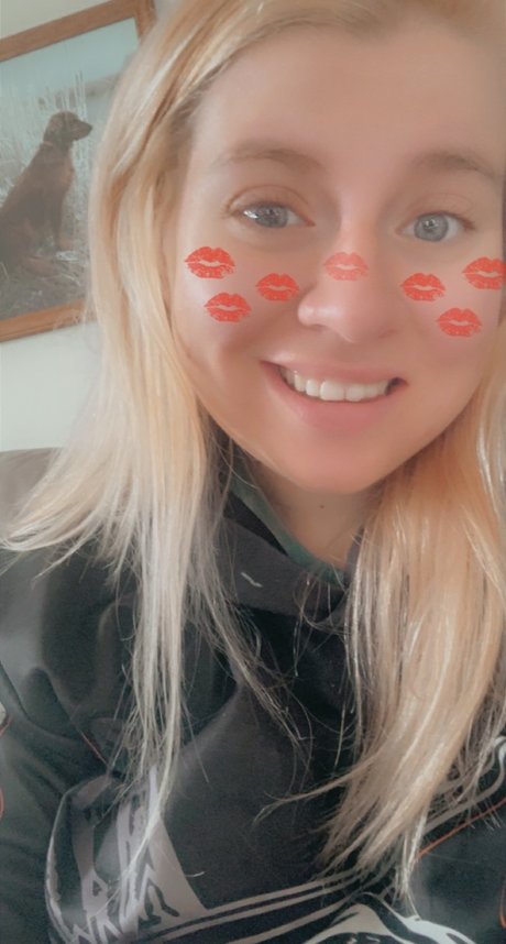 Nacktes geleaktes OnlyFans-Foto von Milf Baby