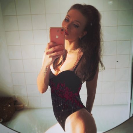 Nacktes geleaktes OnlyFans-Foto von Bambi