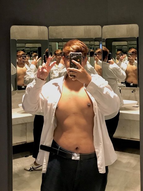 Nacktes geleaktes OnlyFans-Foto von Beartopbkk