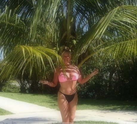 Nacktes geleaktes OnlyFans-Foto von Mature Sandy B Free