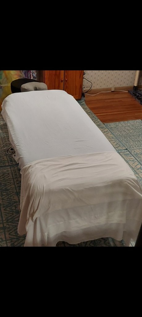 Nacktes geleaktes OnlyFans-Foto von Massage Her Often