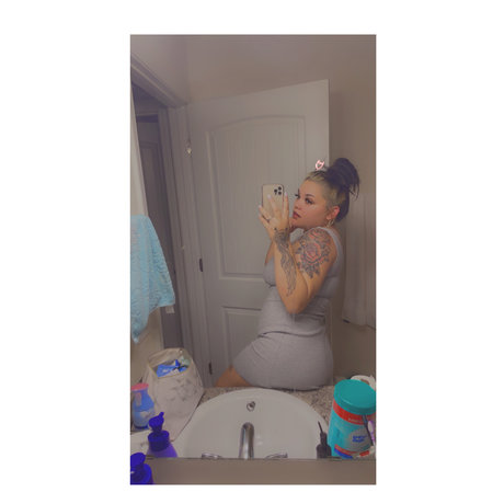 Nacktes geleaktes OnlyFans-Foto von Mia