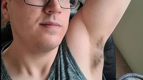 Nacktes geleaktes OnlyFans-Foto von Bearlyhairy
