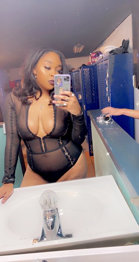 Nacktes geleaktes OnlyFans-Foto von Rainy