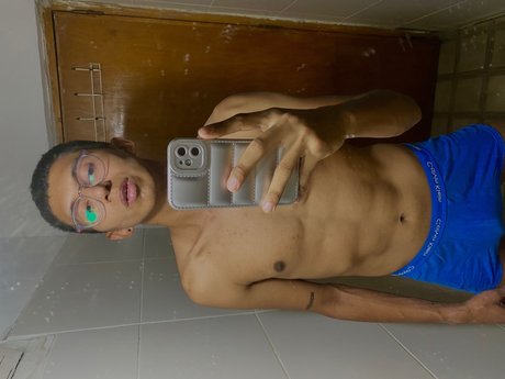 Nacktes geleaktes OnlyFans-Foto von Rob
