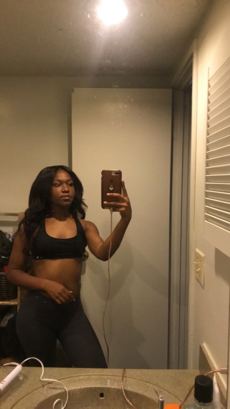Nacktes geleaktes OnlyFans-Foto von Meccad
