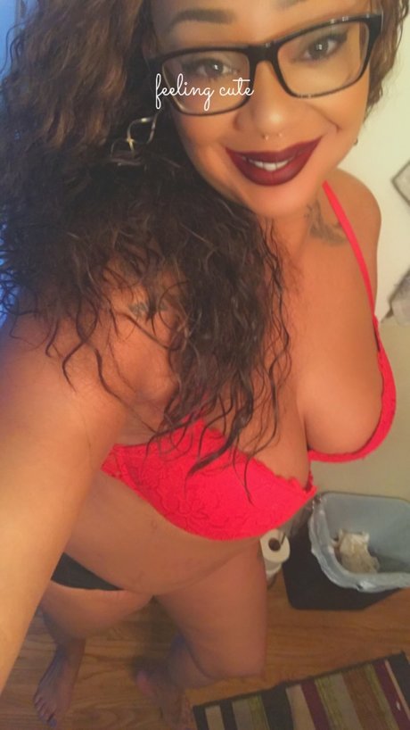 Nacktes geleaktes OnlyFans-Foto von Kiki Not Kinky