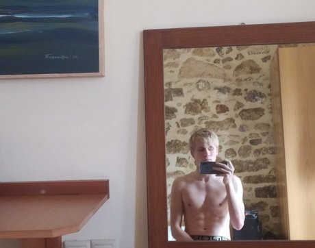 Nacktes geleaktes OnlyFans-Foto von Maxi