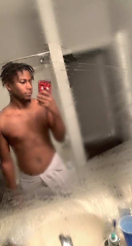Nacktes geleaktes OnlyFans-Foto von Party Boi 