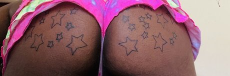Nacktes geleaktes OnlyFans-Foto von Nubian Meme
