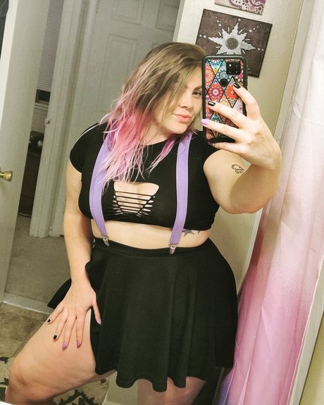 Nacktes geleaktes OnlyFans-Foto von Thick Thigh Mel