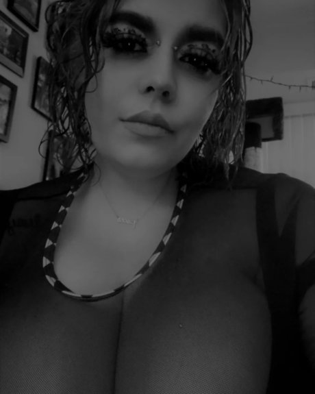 Nacktes geleaktes OnlyFans-Foto von Beebrat