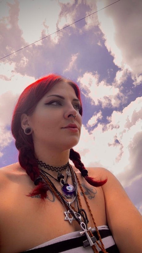 Nacktes geleaktes OnlyFans-Foto von Belladonna