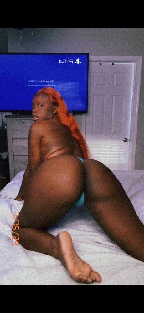 Nacktes geleaktes OnlyFans-Foto von Thablavkmonroe
