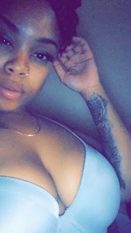 Nacktes geleaktes OnlyFans-Foto von Lovelycurves69