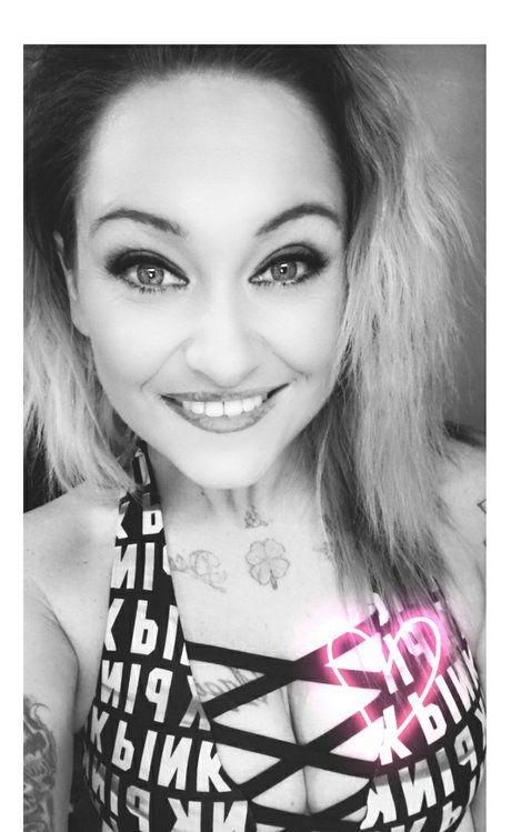 Nacktes geleaktes OnlyFans-Foto von Bella Luna