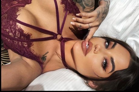 Nacktes geleaktes OnlyFans-Foto von Melia Leigh 
