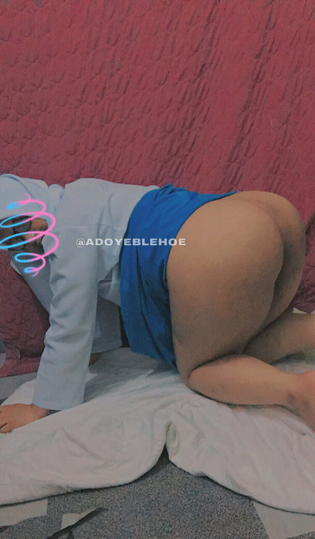 Nacktes geleaktes OnlyFans-Foto von Adoyeblehoe