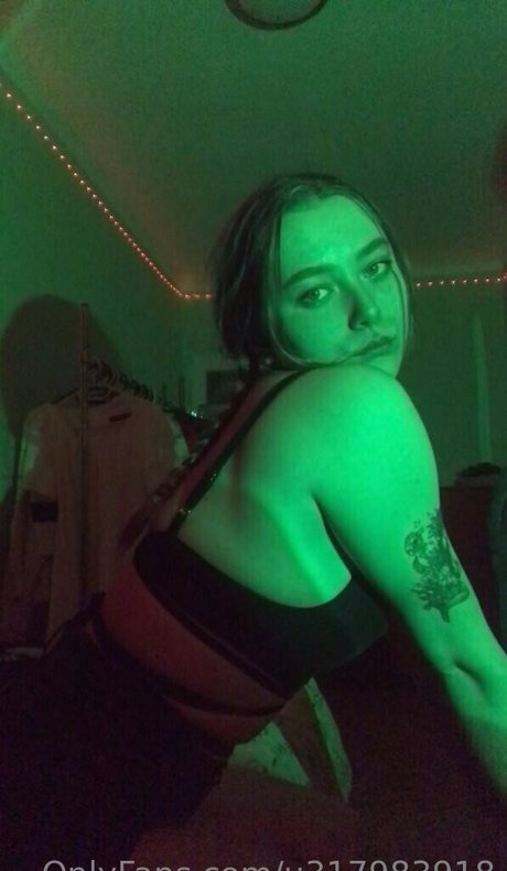 Nacktes geleaktes OnlyFans-Foto von Celebrityhannahmontana