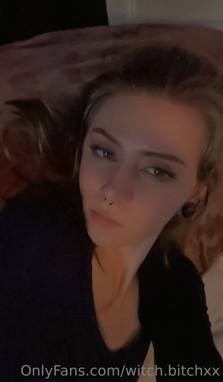 Nacktes geleaktes OnlyFans-Foto von Witchbitchxx