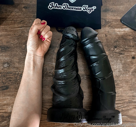 Nacktes geleaktes OnlyFans-Foto von Angelikarougefree