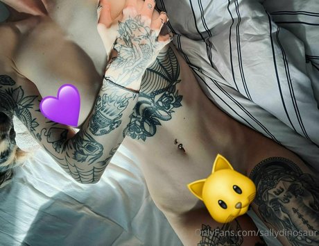 Nacktes geleaktes OnlyFans-Foto von Sallydinosaur