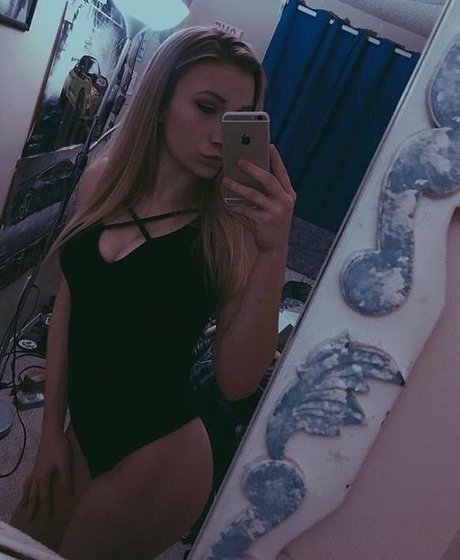 Nacktes geleaktes OnlyFans-Foto von Taylor Flewin