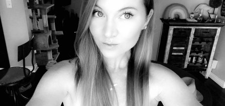 Nacktes geleaktes OnlyFans-Foto von Nevamore