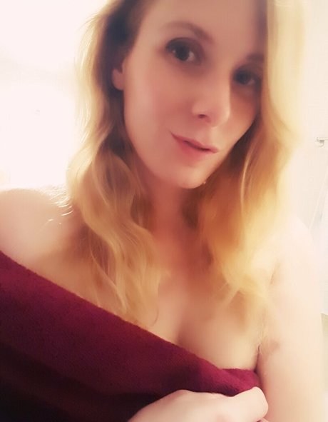 Nacktes geleaktes OnlyFans-Foto von Ellyedelweiss
