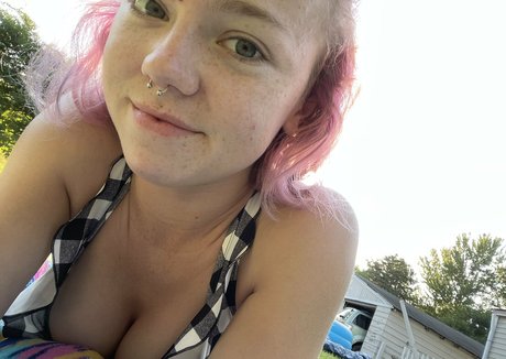 Nacktes geleaktes OnlyFans-Foto von Junestrawberriesfree