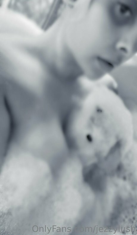 Nacktes geleaktes OnlyFans-Foto von Jezzylush