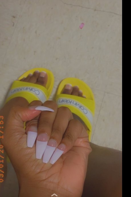 Nacktes geleaktes OnlyFans-Foto von Bigfeetbb