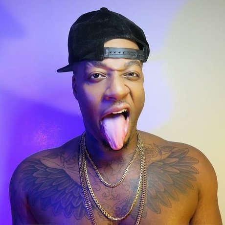 Nacktes geleaktes OnlyFans-Foto von Hungdaddyisland