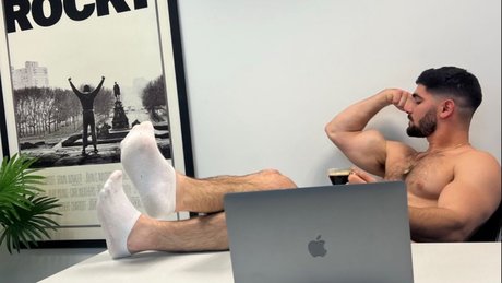 Nacktes geleaktes OnlyFans-Foto von Biceps King 