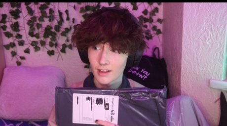 Nacktes geleaktes OnlyFans-Foto von Twink Boy